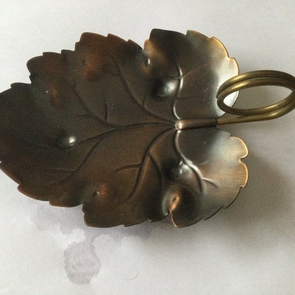 Small leaf plate ashtray home decor copper metal leaf shape finger loop handle - Picture 2 of 6
